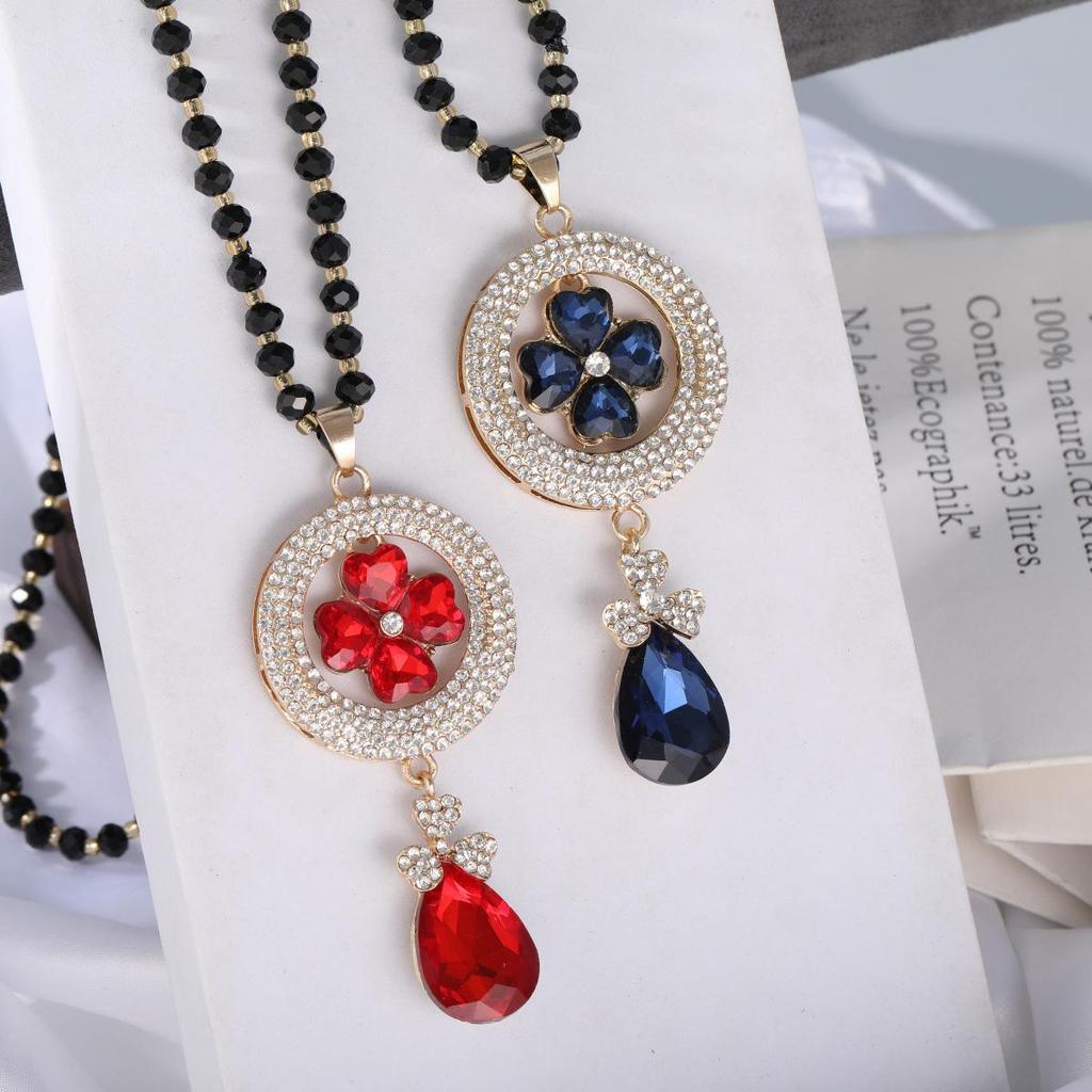 Elegant Green Ruyi Pendant: Versatile Sweater Necklace for Autumn & Winter