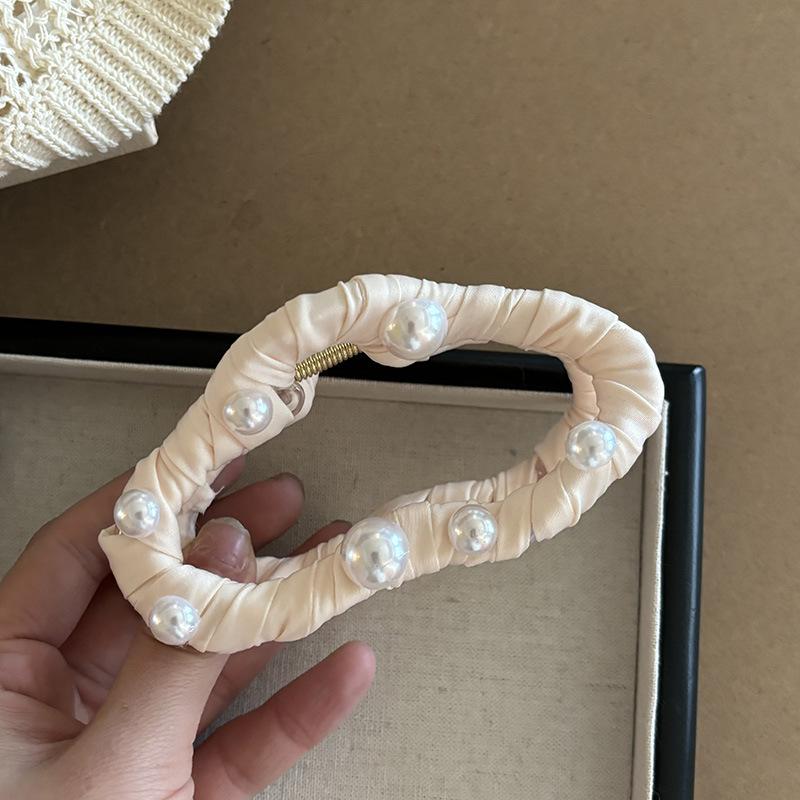 

Большая заколка-краб из жемчужного сатина для густых волос