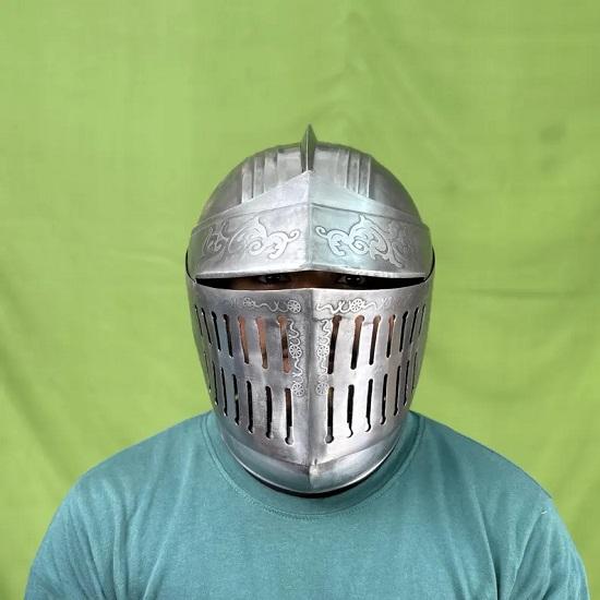 

Unisex Dark Soul Warrior Steel Helmet Elegant Medieval Helmet for Cosplay, LARP Reenactments