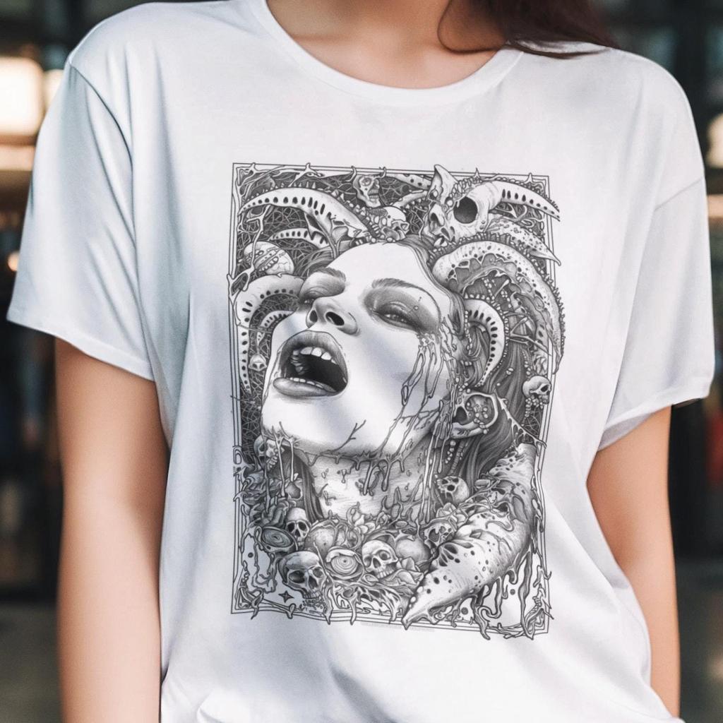 #26Gothic Medsa T-Shirt – Intricate Monochrome Design Featuring Surreal Woman