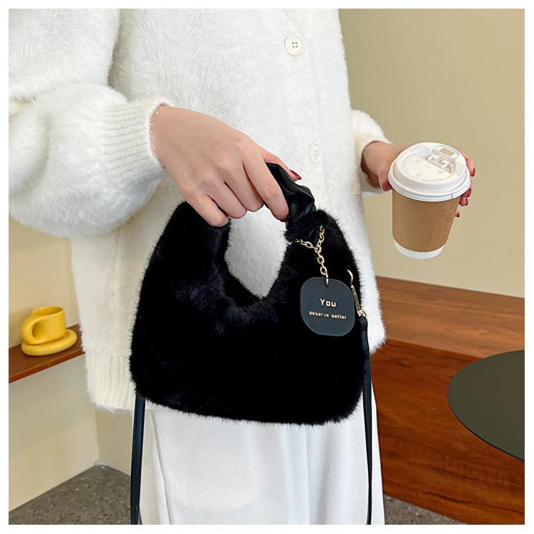 New plush messenger bag handbag texture fashion women's bag autumn and winter hair bag versatile niche chain handbag