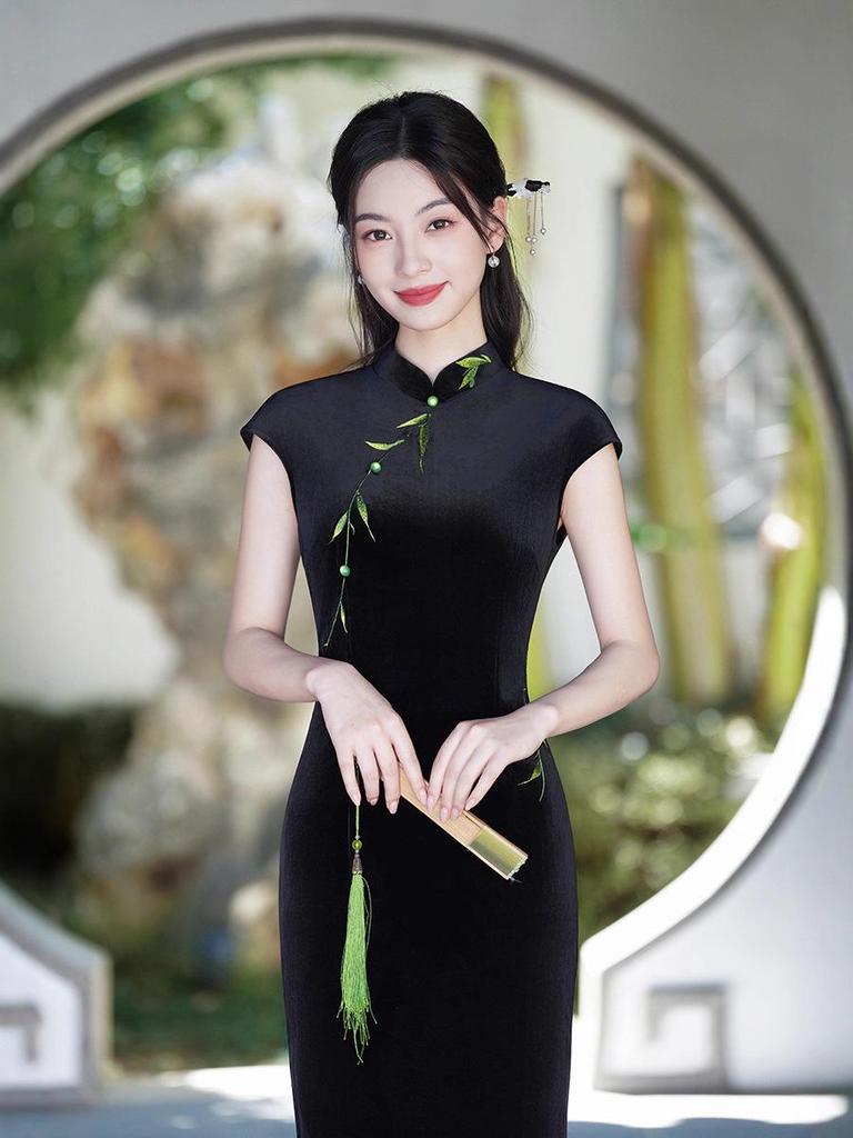 Retro Black Velvet Embroidered Sleeveless Cheongsam - Autumn 2025, Stretch Long Style