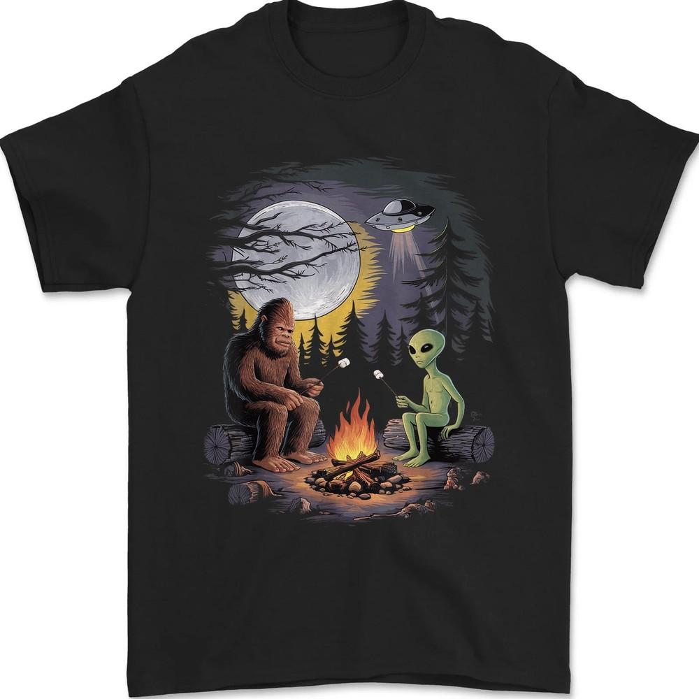 

Funny Alien and Bigfoot Hiking Moon Sasquatch UFO Campfire Unisex T-Shirt 4XL