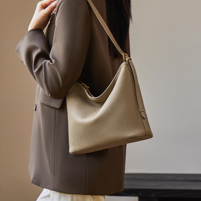 Mrs. Qiao 2025 Autumn Winter New Trendy Tote Bag Niche Simple Style Single Shoulder Women's Bag Large Capacity Commuter Women's Bag