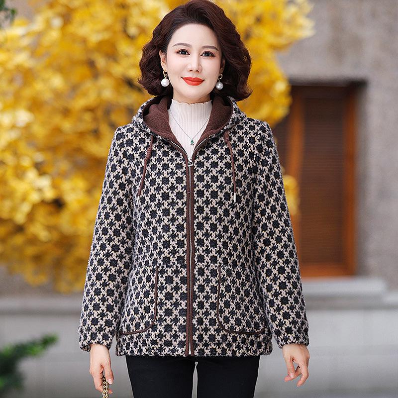 Mom's 2025 Winter Coat: New Velvet Cotton Jacket with Added Fleece for Middle-Aged and Elderly Women