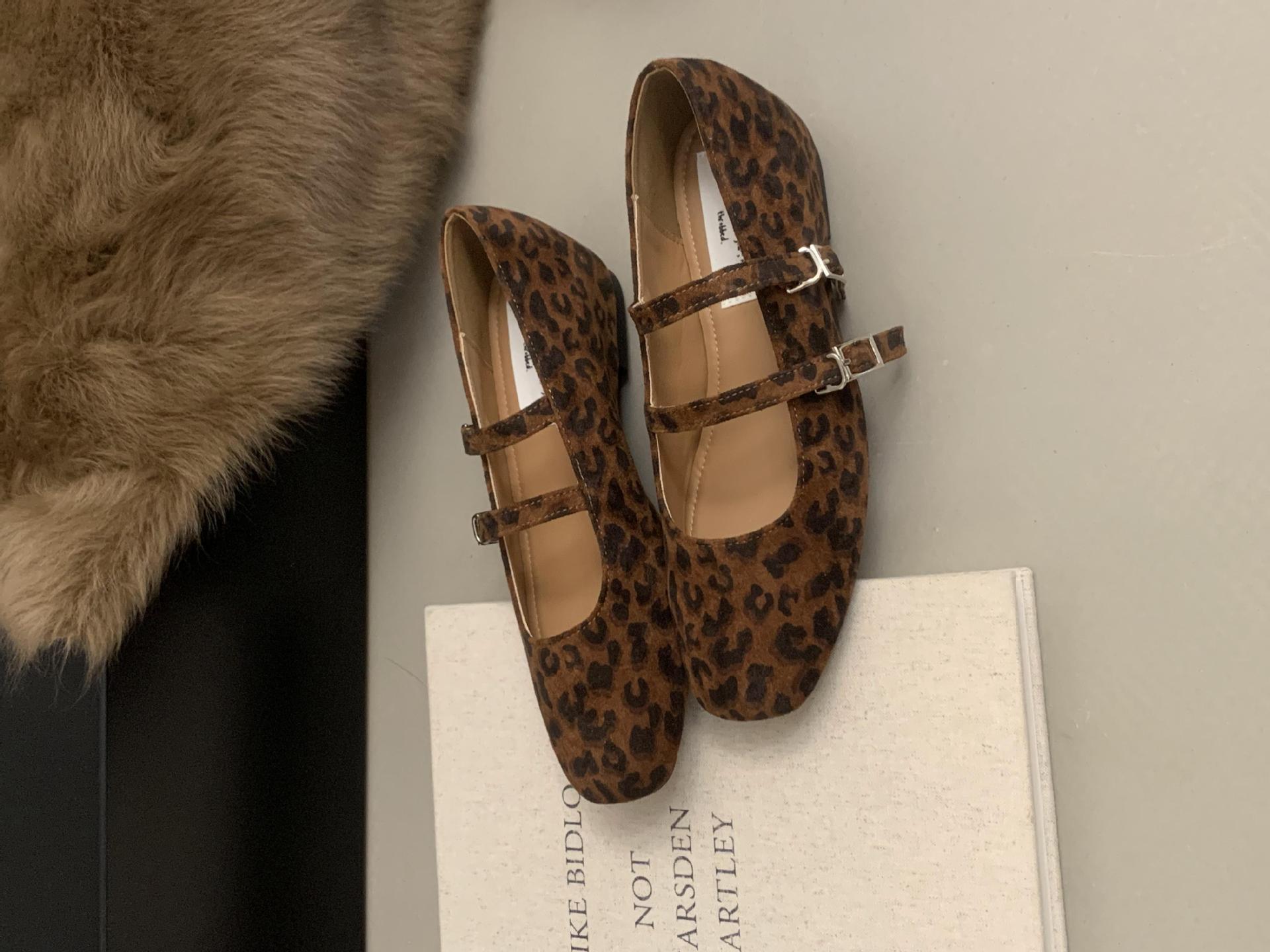 

Inner heightening suede shallow mouth single shoes women s spring and autumn new French retro fairy ballet evening breeze thick-soled Mary Jane shoes 40