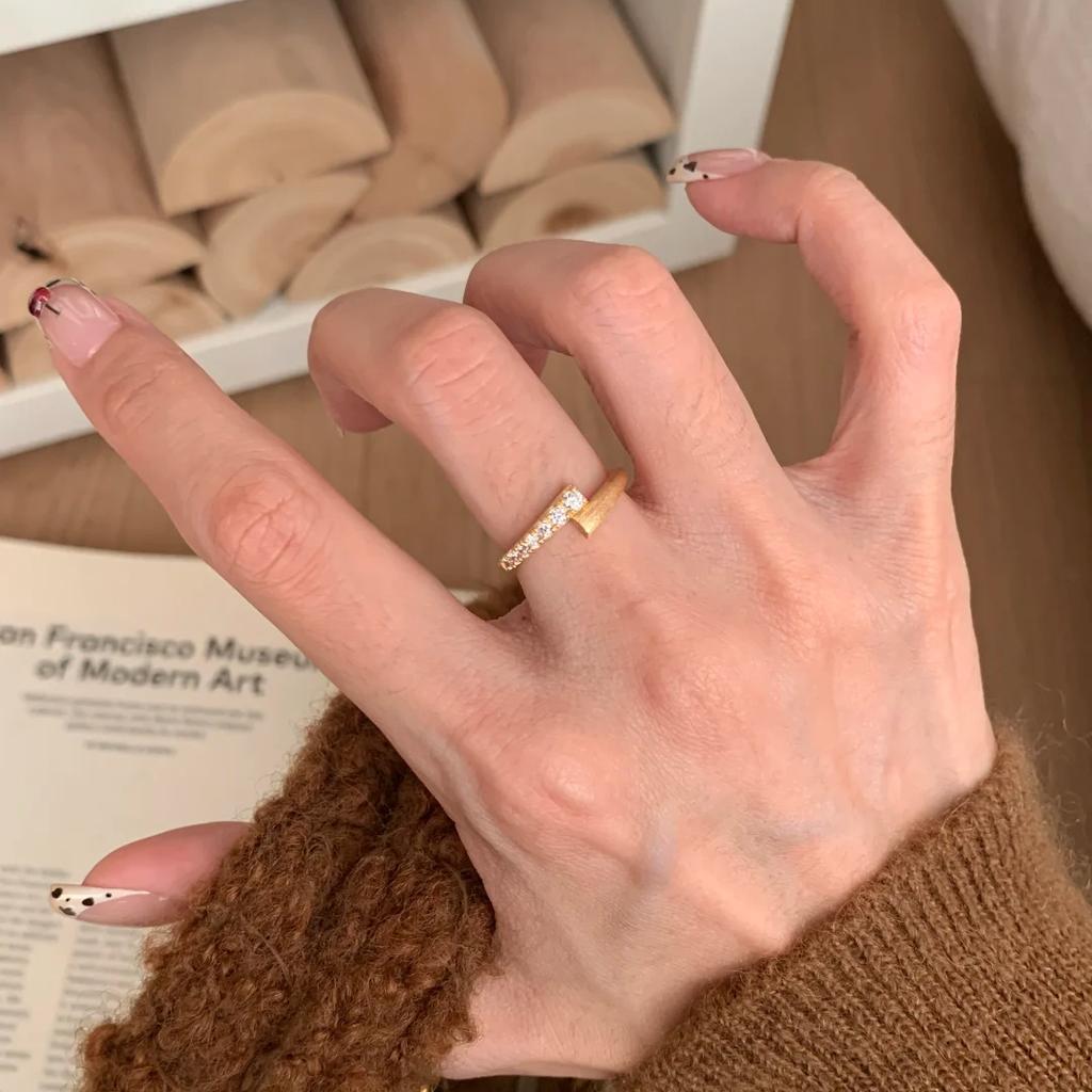 French Retro Star Weaving Dream Star Brushed Ring Simple Niche Unique Staggered Star Track Row Ring Ring