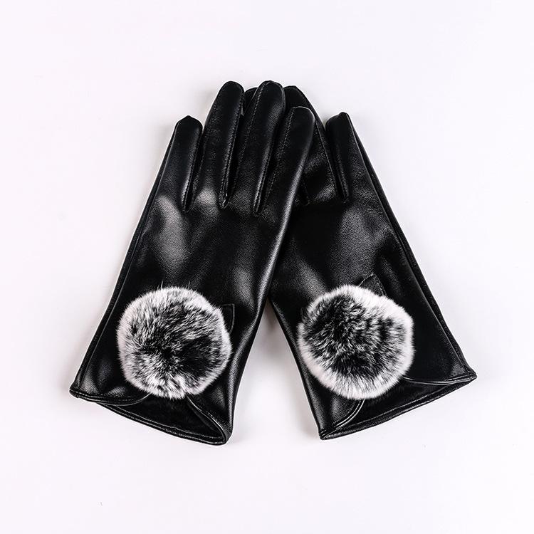 

Осенне-зимние теплые женские перчатки с кроличьим помпоном, утолщенные с плюшевой подкладкой, ветрозащитные, модные, милые, для верховой езды, из ПУ кожи, с сенсорным экраном one size