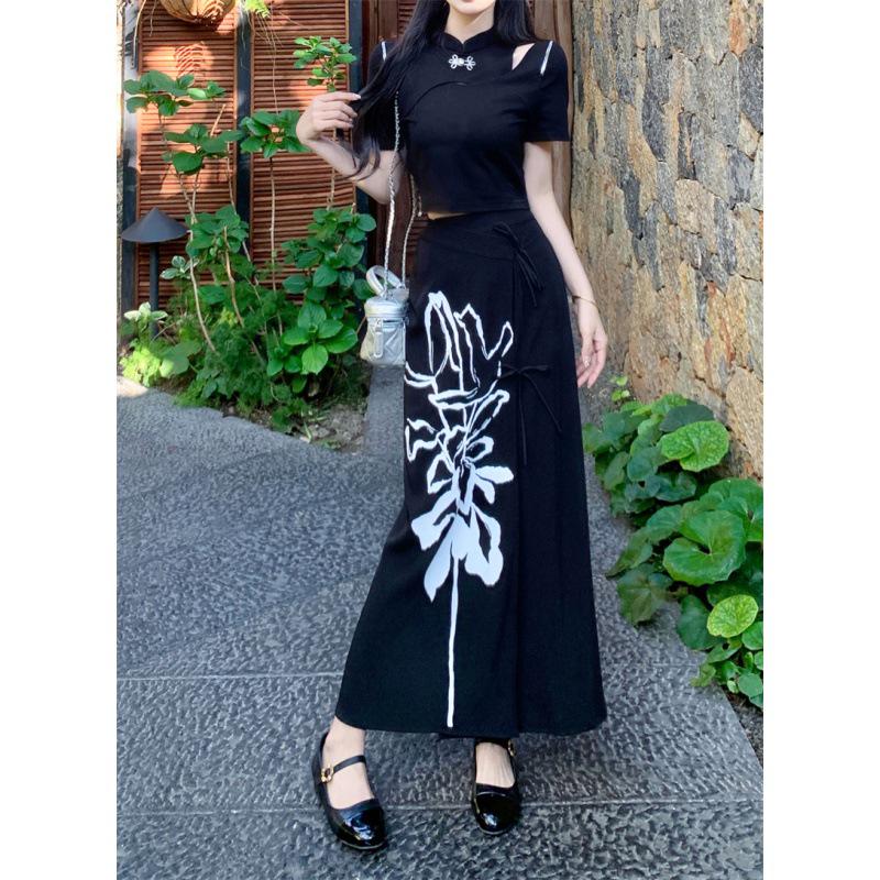 

Женский летний комплект из двух предметов в китайском стиле: Футболка с коротким рукавом и юбка контрастного цвета L