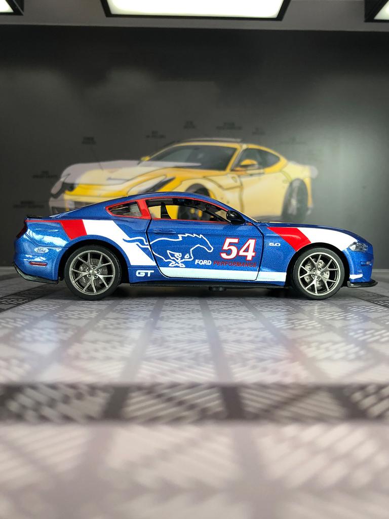 CCA 1:34 Simulation Zinc Alloy Ford Mustang GT 2018 Model Car, Static Ornament, Metal Collectible Gift Car