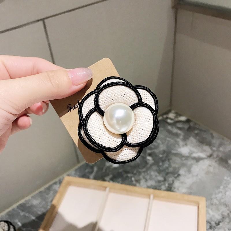 Vintage Klassische Damen Elegante Kamelien Broschen Anstecknadel Perle Mode Blume Abzeichen Accessoires Für Dame Hochzeitsparty Korsage Anstecknadel white