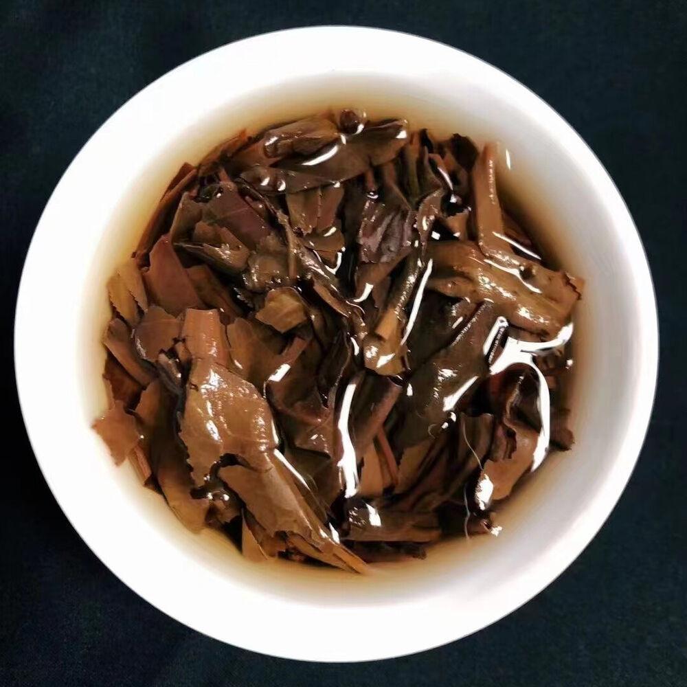 357 г Юньнаньский сырой чайный пирог Мэнхай Цизи Пуэр Сырой чай Старый чай Пуэр — фото 7