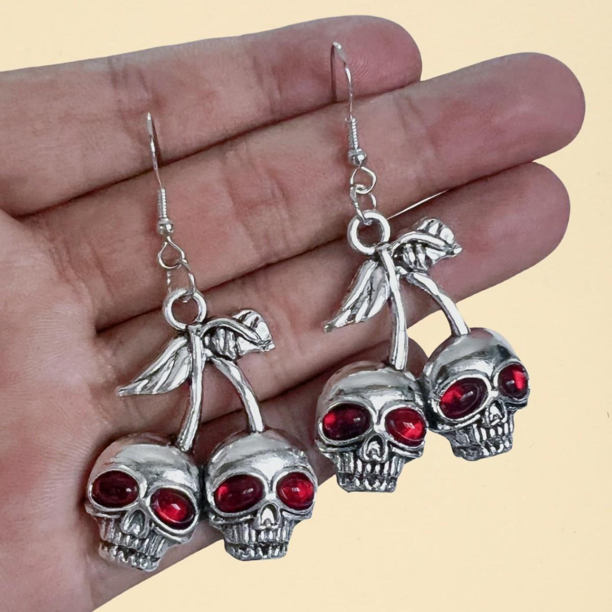 

Punk Skull Cherry Dangle Earrings Gothic Skeleton Pendant Earring Hip Hop Jewelry for Women Men Halloween Party Decor Jewelry