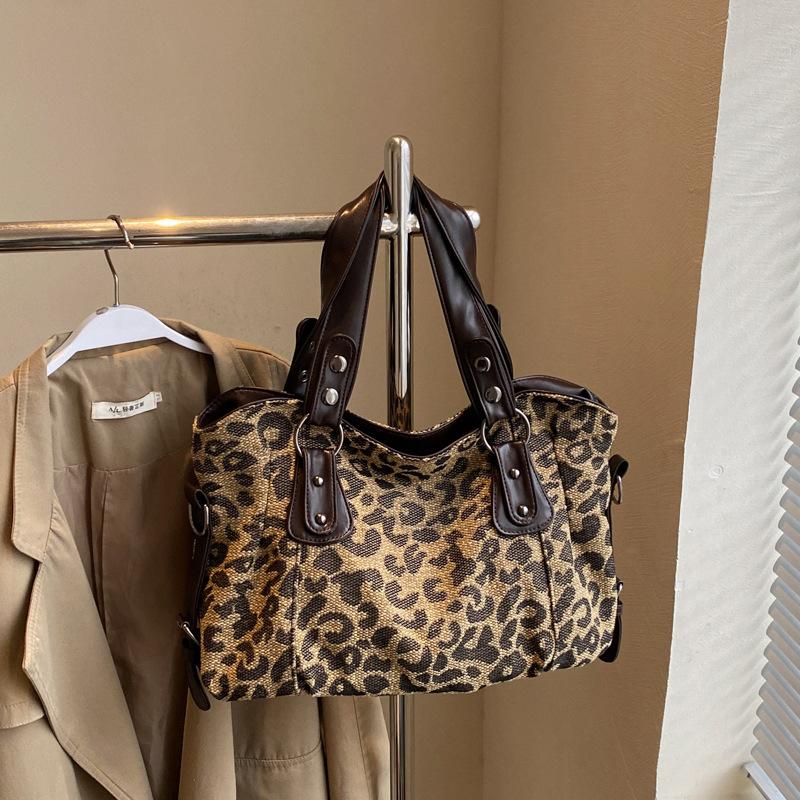 Fashion leopard print tote bag women's new European and American retro handbag simple and versatile commuter shoulder messenger bag