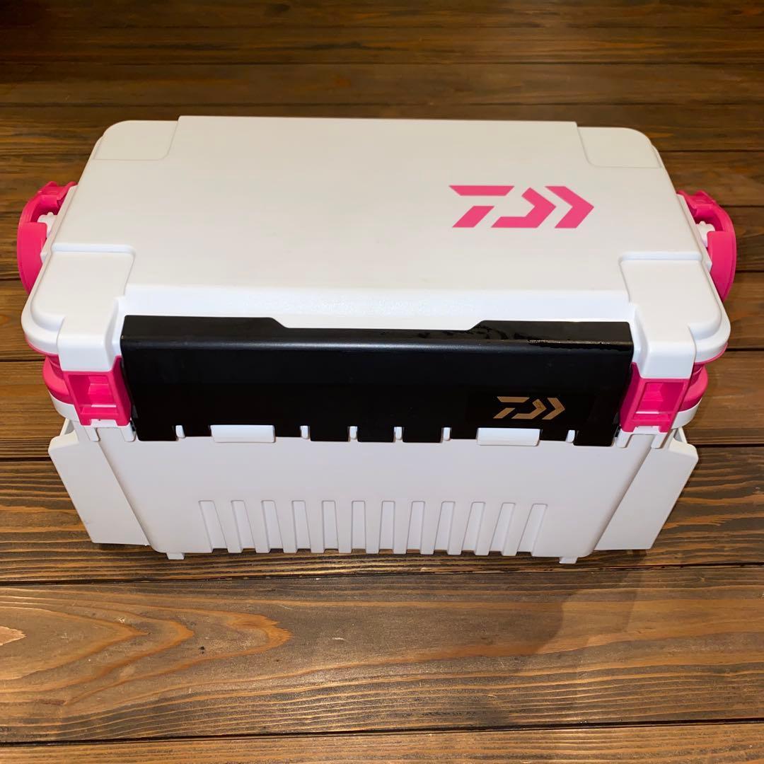 Used Daiwa Tackle Box TB4000 White Pink Mippi Super Rare Limited Edition