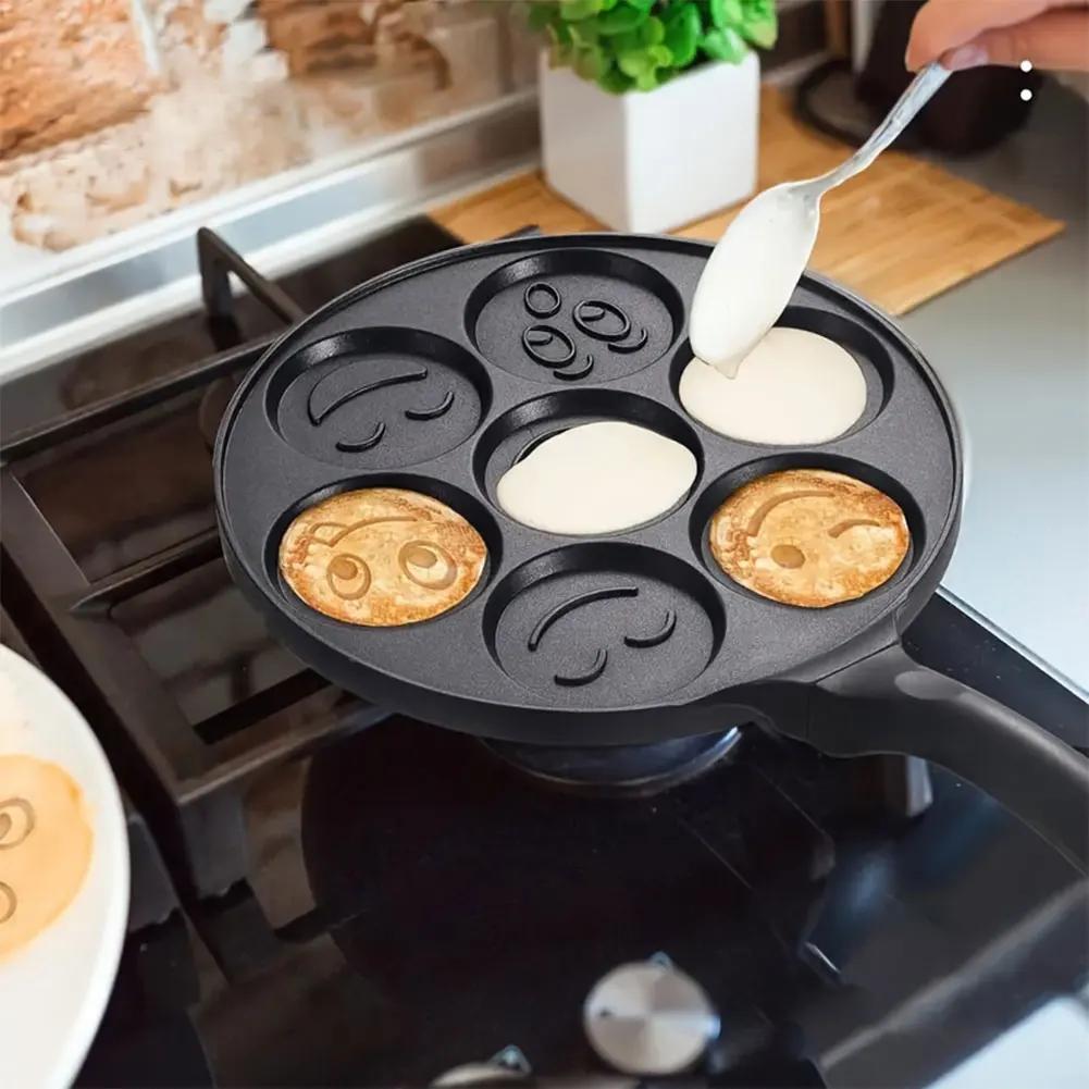 7 Holes Frying Pan Non Stick Pancake Pan Breakfast Burger Egg Pancake Maker Wooden Handle Four Hole Omelet Pan Kitchen Utensils
