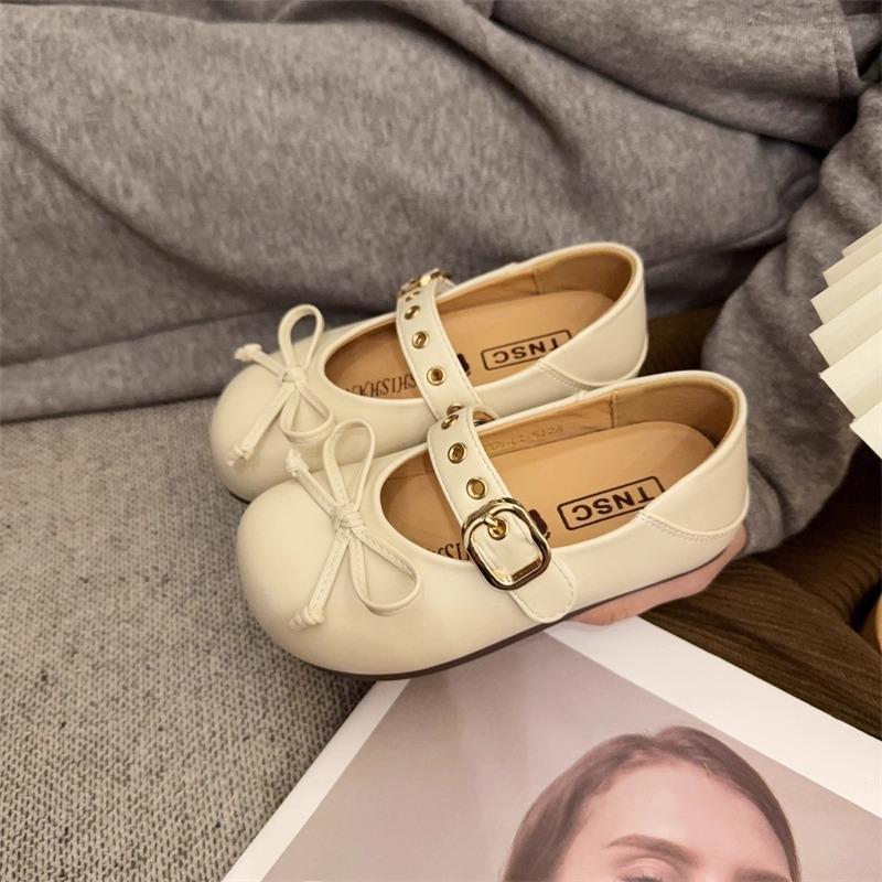 Korean version of girls' shallow mouth small leather shoes soft soles, foreign style girls' princess shoes soft soles, grandma shoes, children's singl