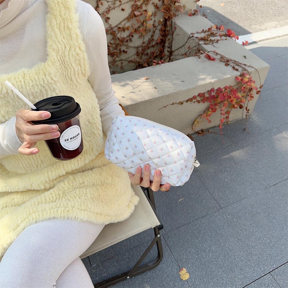 Fresh Quilted Hand-Held Cosmetic Bag for Girls - Large Capacity Cute Storage for Stationery and More