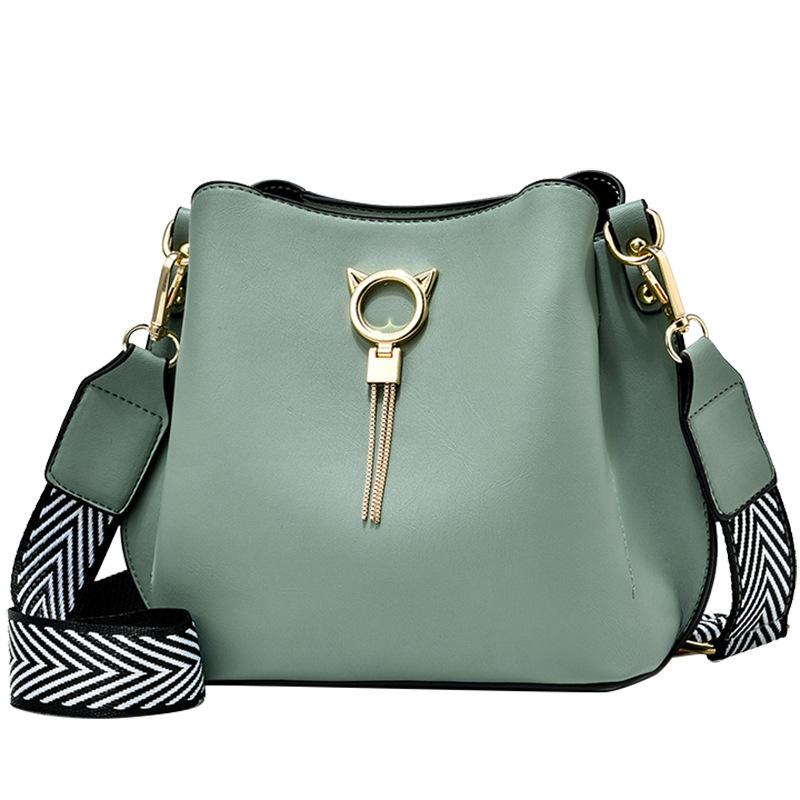 Bag Women's 2025 New Women's Large Capacity Trendy Elegant Foreign Style Shoulder Bag Simple Texture Crossbody Bag