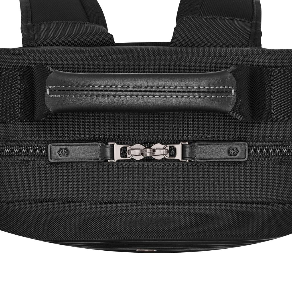 Victorinox Rucsac Compact Mitic cu Compartimente pentru Laptop, Tabletă și Călătorie Produs Premium Personalizat 653458 Rucsac, 17L, Negru, Husă 14 inch, Husă 11 inch,