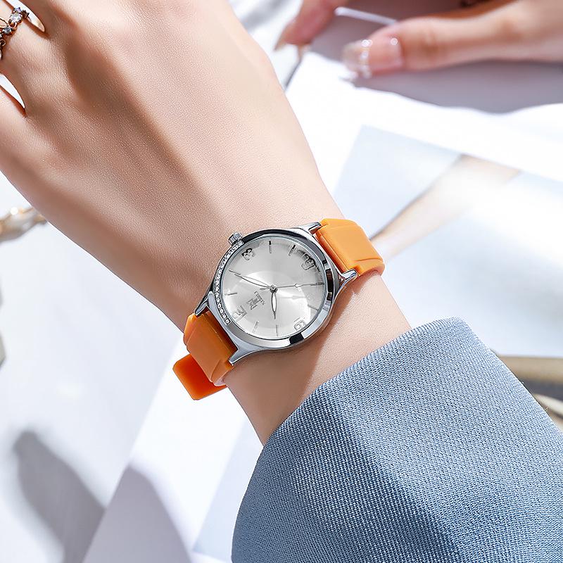 New Women's Silicone Strap Quartz Digital Thin Fashion Watch