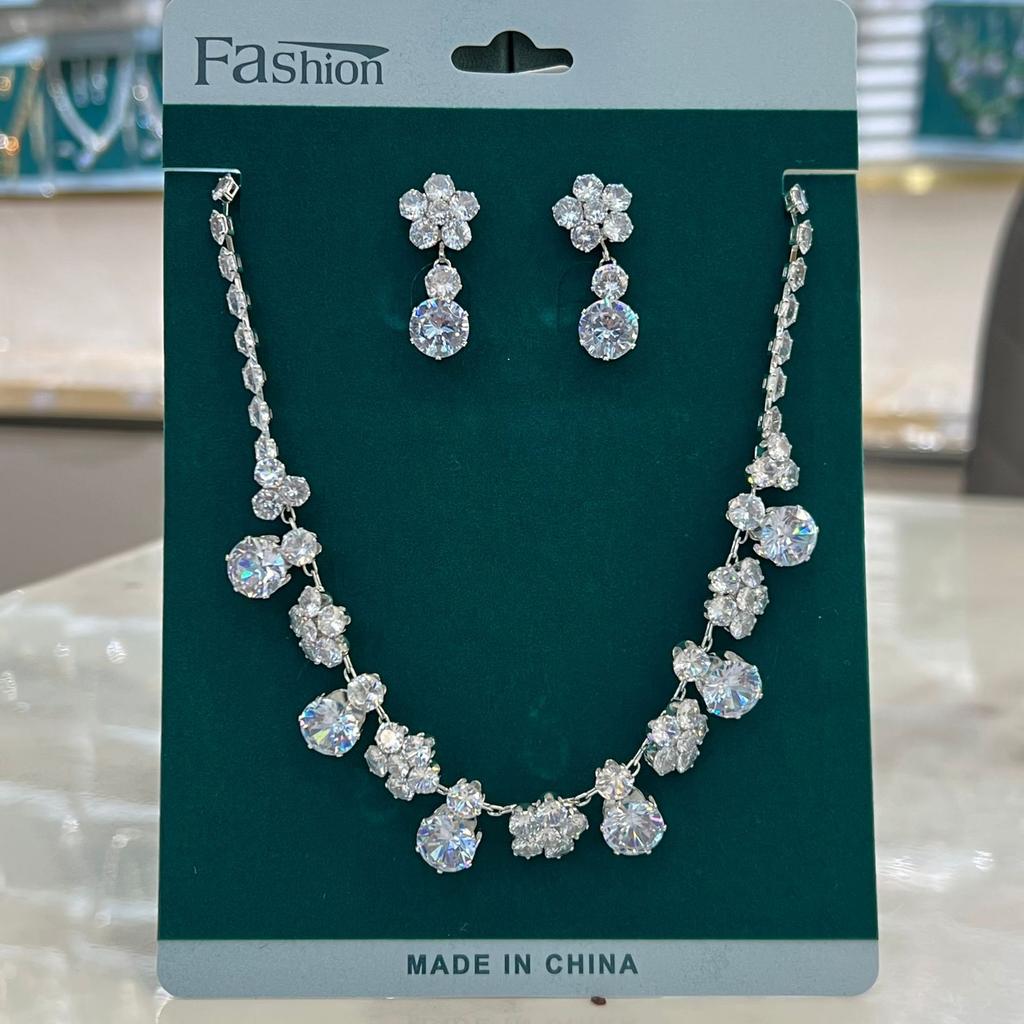 Court Style Zircon Flower Pendant Earrings Necklace Exquisite Elegance Light Luxury High-end Fashion Atmospheric Jewelry Set Female 2026