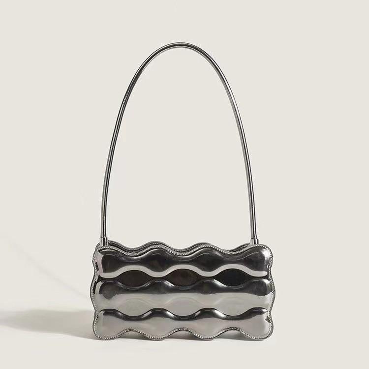 Niche design sense armpit bag women s 2026 new high-end sense fashion versatile diamond crescent bag shoulder messenger bag