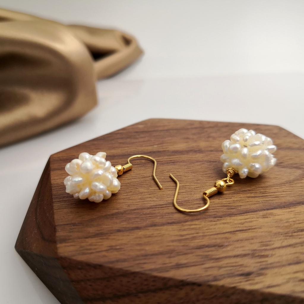 South Korea's new freshwater pearl women's earrings, retro magazine natural millet ball beads temperament round earrings women