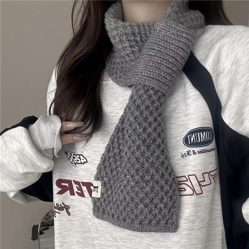 Korean version of versatile knitted wool small scarf women's autumn and winter neck protection lazy perforated plaid warm scarf Arctic velvet