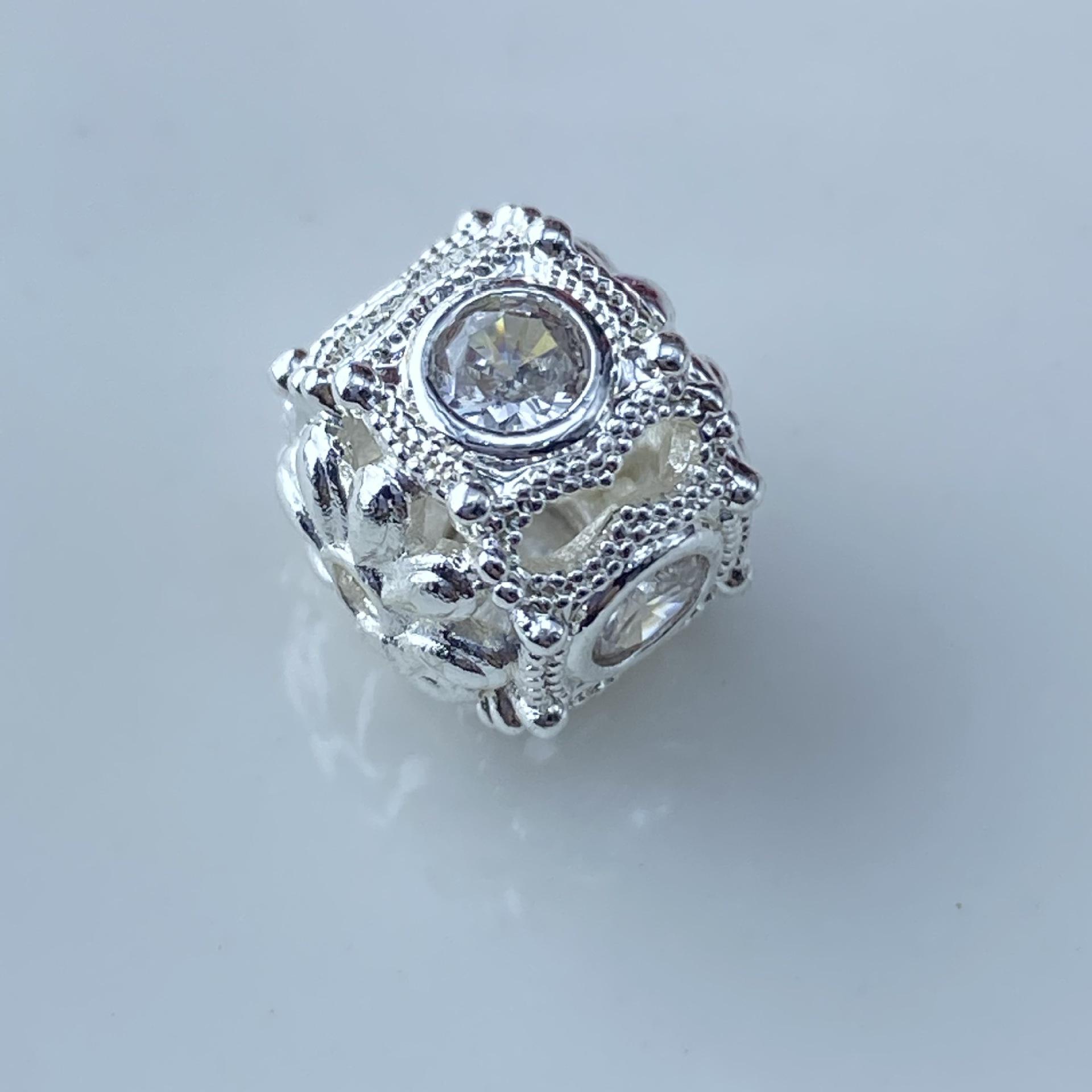 

Handmade High Color Retention Hollow Spacer Beads with Large Zirconia Particles for DIY Jewelry and Fashion Accessories.