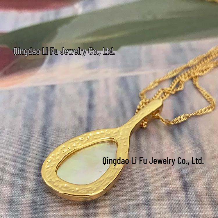 Tropfenförmige Halskette im französischen Stil aus 925er Sterlingsilber mit Naturstein aus weißem Muschelkalk