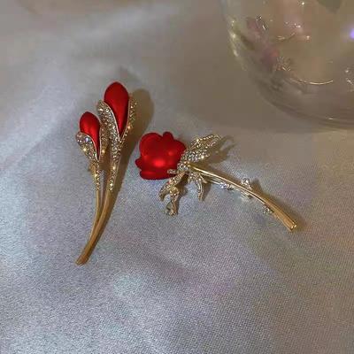 Rote Rose Brosche Weibliche Tulpe Gefühl Nische Einfache Kleidung Pin Dekorative Anzug Pin