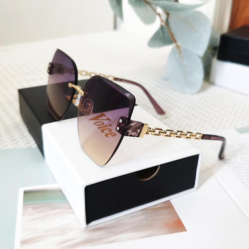 Lunettes de soleil ultra-légères style décontracté tendance pour femmes, élégantes avec chaîne pour les yeux, haut de gamme, style minimaliste, lunettes de soleil business pour femmes