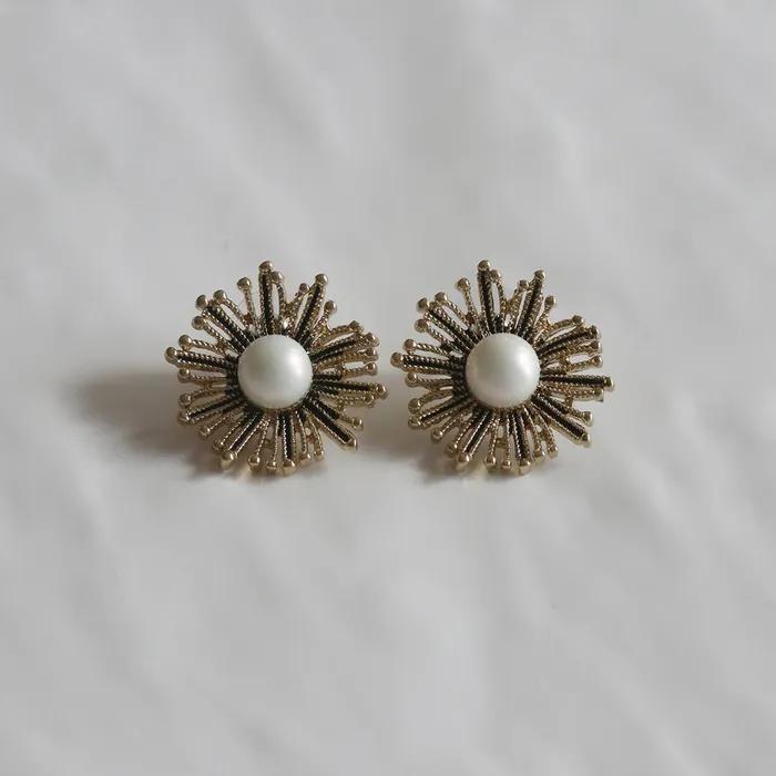_JJ19 Antique Point Pearl Bold Earrings