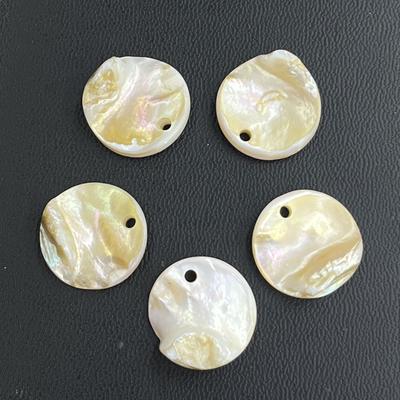 20Pcs, Natural Shell Beads with Holes, Bohemian Handcrafted Round Loose Beads, 2cm, for DIY Necklace Pendants, Jewellery Making, and Festive Crafts