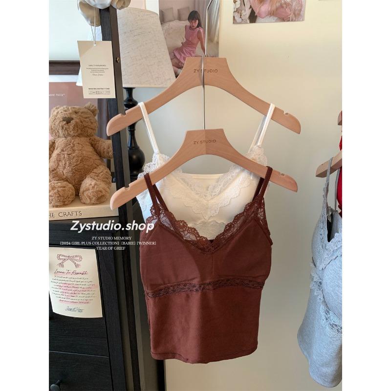 

Майка с глубоким V-образным вырезом, кружевной отделкой и встроенным бюстгальтером. Нет необходимости в дополнительном нижнем белье One size коричневый