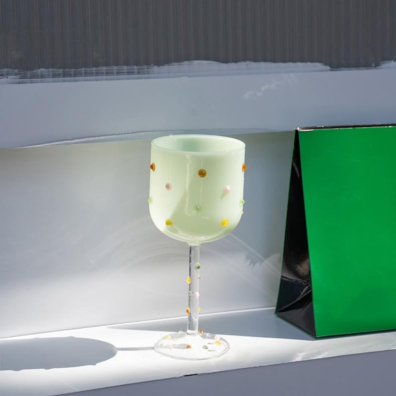 

Creative colorful sugar bean wine glass vintage relief diamond goblet unique wine glass 201-300ml