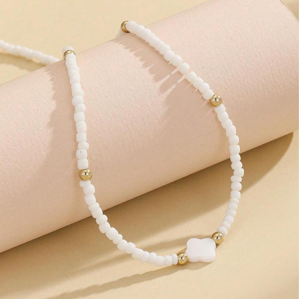 Bohemian Four-Leaf Clover Pendant Necklace: Mother-of-Pearl Beaded Choker with Seed Beads