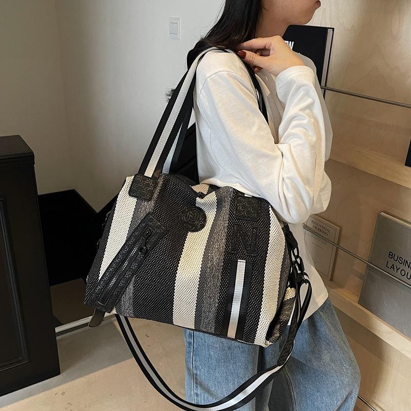 Travel bag Premium sense Large capacity fitness Sports storage Shoulder bag Business trip Striped wear-resistant messenger
