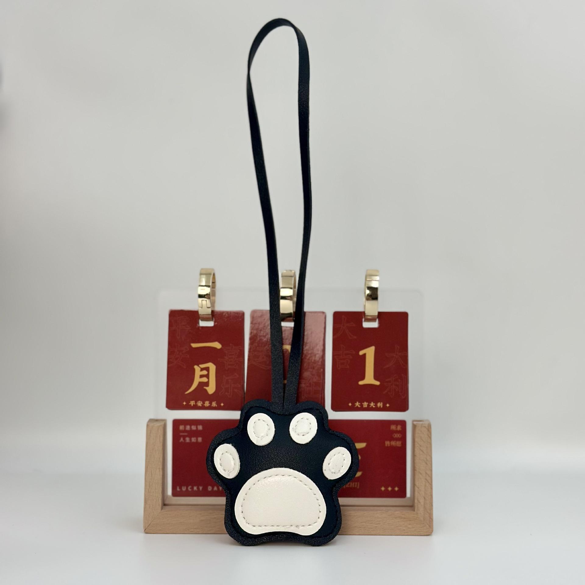

Cartoon Cat Claw Leather Keychain Pendant Creative Cute Girl High End Bag Car Small