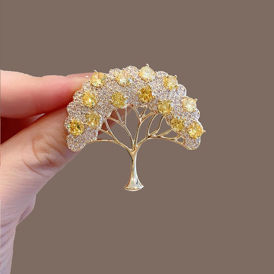 Elegant Pearl Brooch for Women's Suits - High-End Jewelry Pin