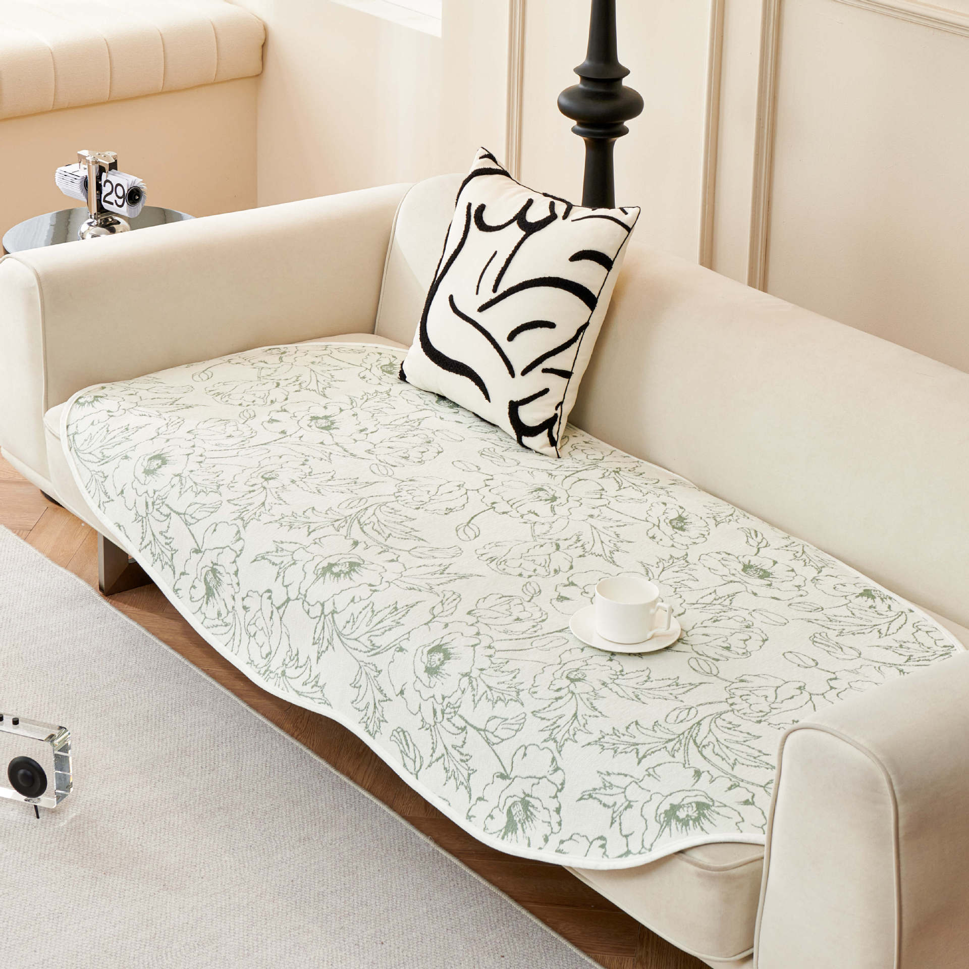 

Irregular Shaped Sofa Cushion Chenille Non-Slip Cover Towel Four Seasons Universal Modern Living Room Light Luxury Simple Design 70*70cm