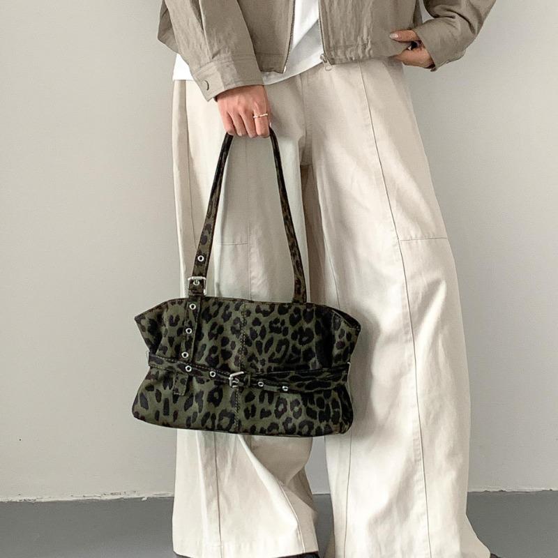 Vintage commuter leopard print bag belt decoration new tote bag large capacity niche locomotive Spice girl portable shoulder bag