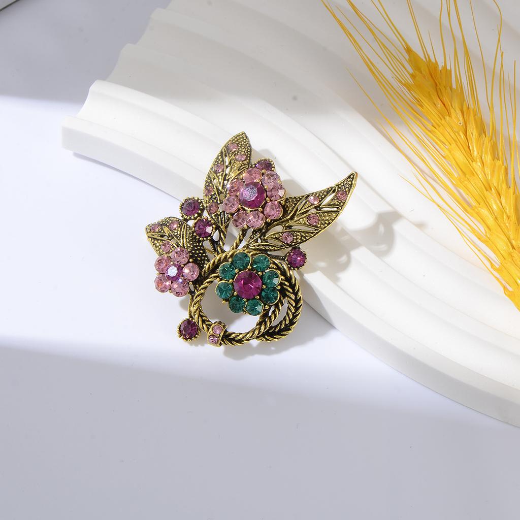 SKEDS Vintage Women Men Fashion Exquisite Full Crystal Flower Pins Accessories Exquisite Classic Design Badges For Women's Coat