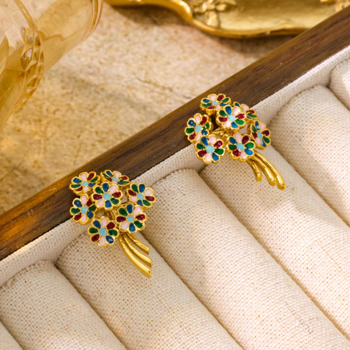 

Retro Baroque Style Earrings Women Anti Glare Matte Gold Vintage