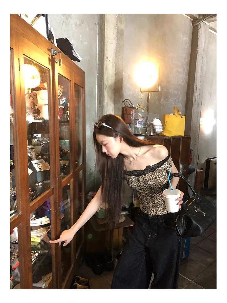 Summer 2025 Women's Leopard Print One-Shoulder Short Sleeve Slim Fit Top