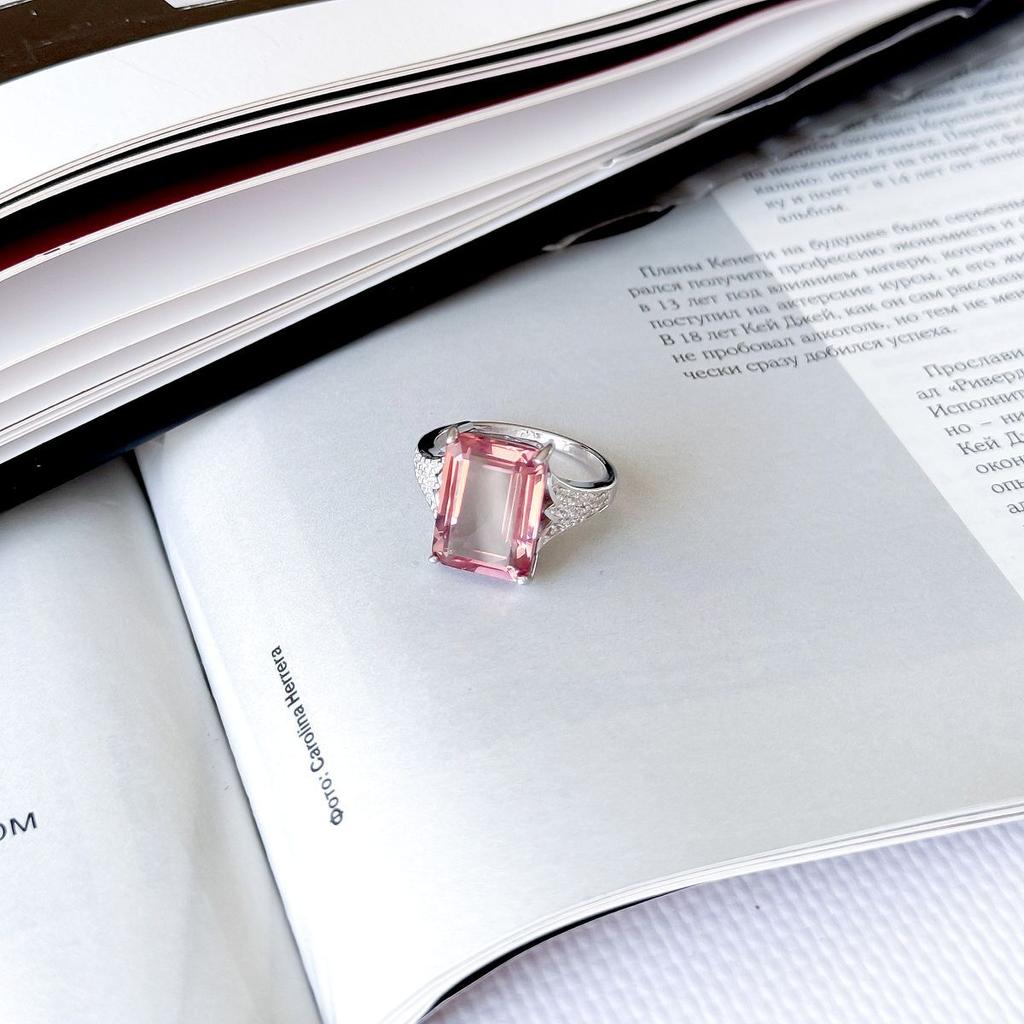 Silver Ring with Sultanite Sultanite 7.651ct, Weight of the Product 5.45 G (2163862)