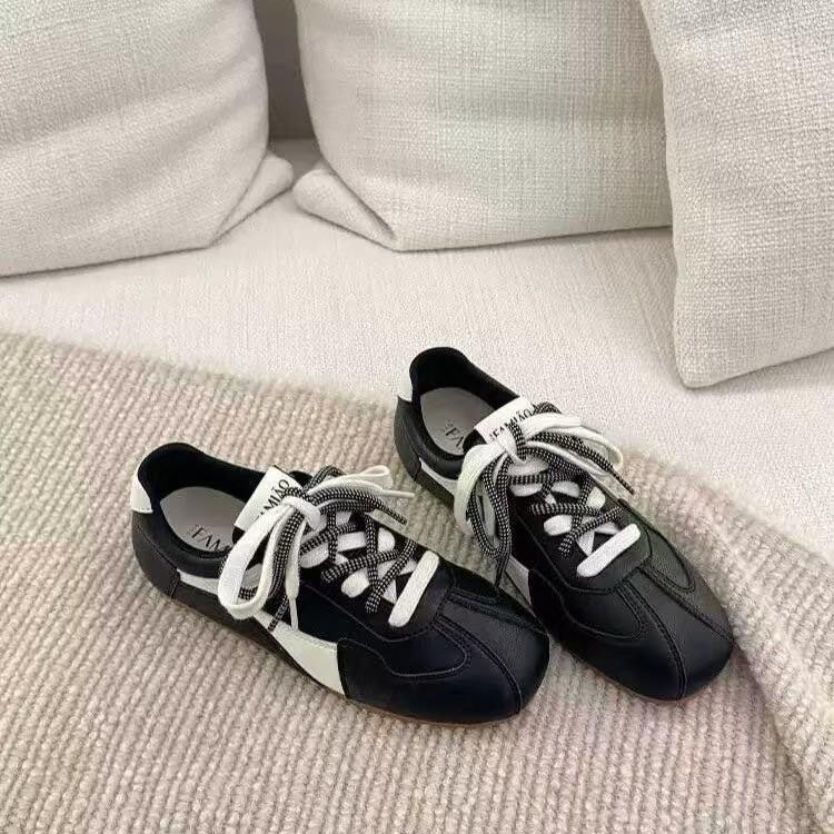 Fashion 2025 New Retro Lacing Breathable Women's Thick Bottom Pleated Casual Sneakers White Shoes