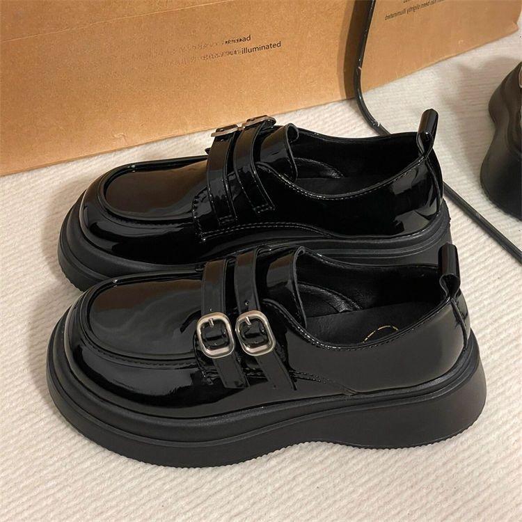 

Маленькие кожаные туфли в британском стиле женские 2025 осень новый студенческий корейская версия гигантские универсальные в стиле колледжа лоферы на платформе туфли-одинарки 39