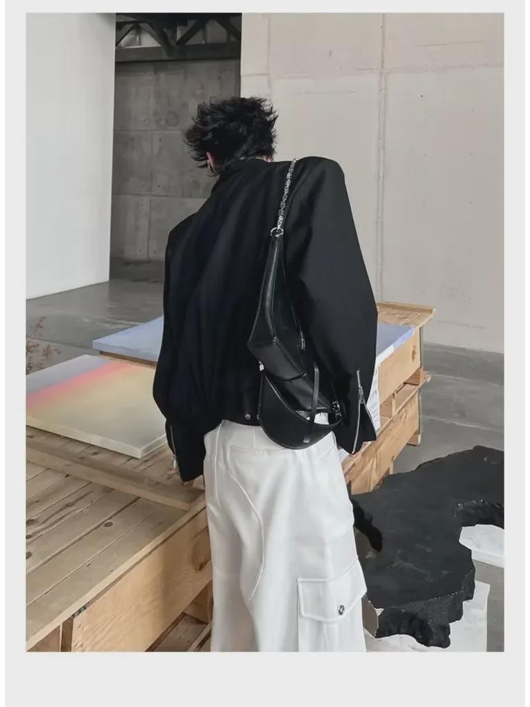 Herren Frühjahr 2023 Dunkle Kurze Jacke: Trendiges Schulterpolster-Design mit Metallreißverschluss